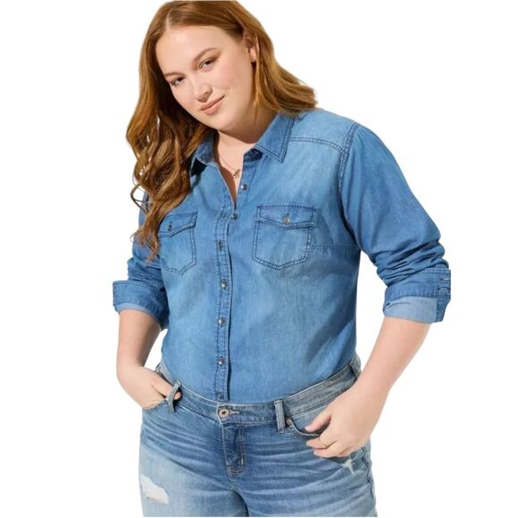 Torrid Taylor Medium Wash Denim Button-Down Shirt Size 2 2x - Picture 1 of 8